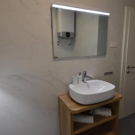 Appartement Nede 1 *